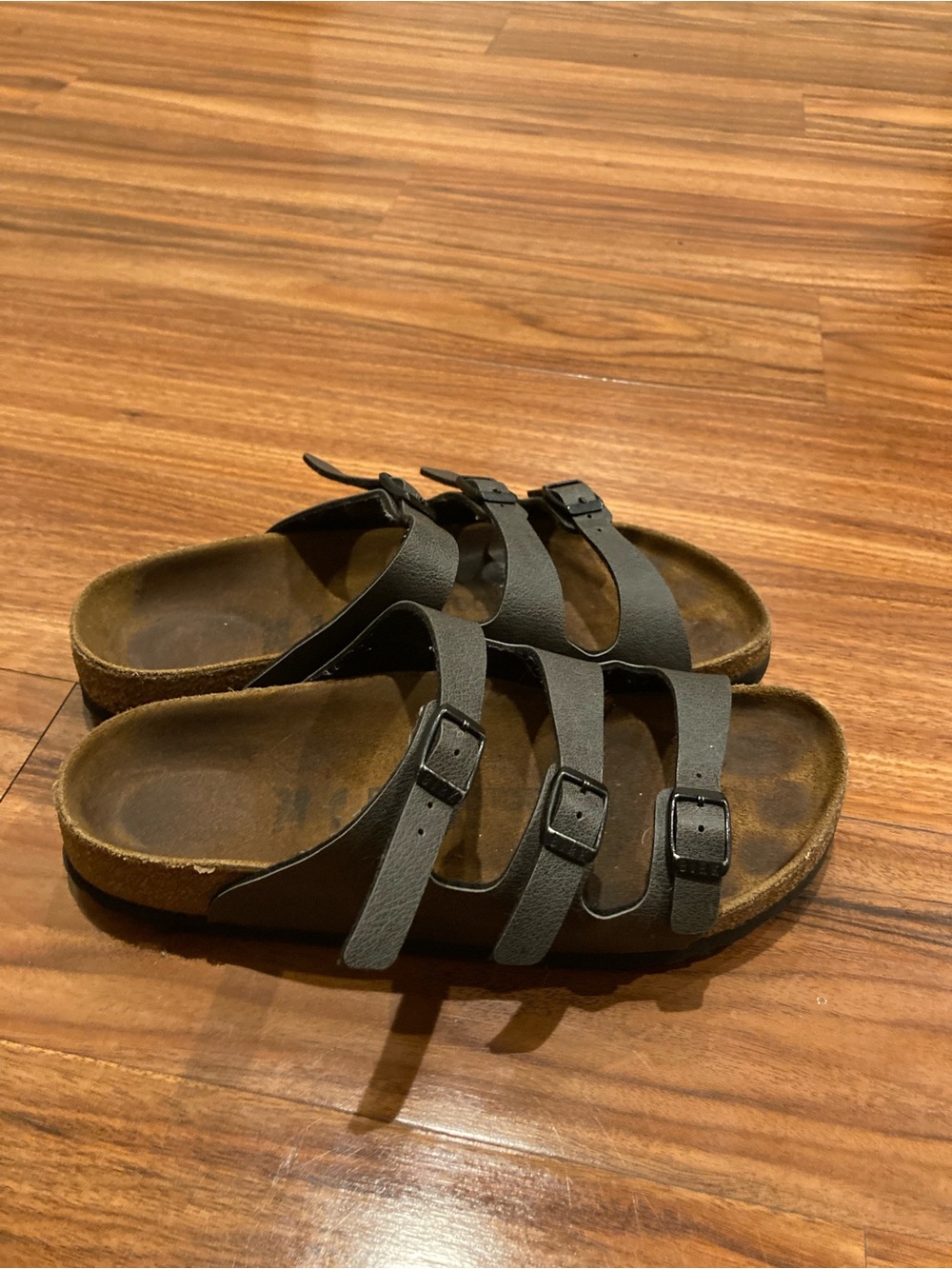Birkenstock Unisex Triple-Strap Sandals in Black SZ 38/L7/M5